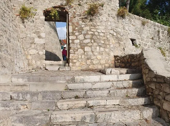 Πανσιόν And Marija